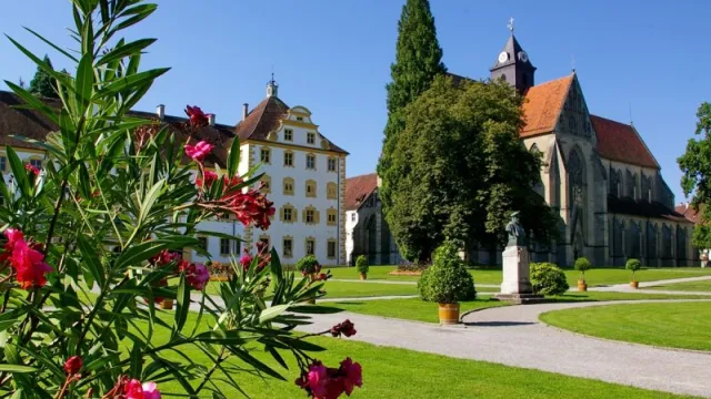 kloster-und-schloss-salem-aussenansicht_front_large (Foto: Carmen Mucklenbeck-Billeter) kloster-und-schloss-salem-aussenansicht_front_large (Foto: Carmen Mucklenbeck-Billeter)